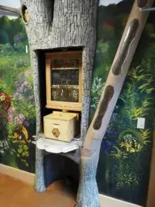 Ned Smith Interactive Beehive Exhibit Studios P6280053