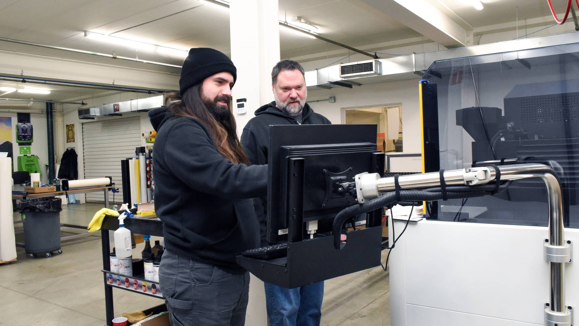 employees working on screen