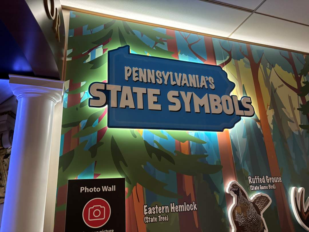 PA Capitol welcome center wall where children can take photos with it